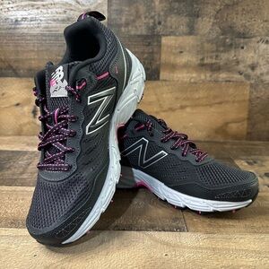 New Balance 573 V3 Black and Pink Size 7 Trail Runner ✨ NEW